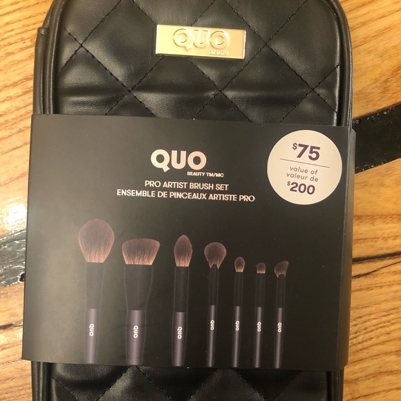 QUO: Limited Holiday Edition Pro Brush Set - 7 Synthetic Cruelty-Free Makeup - Picture 7 of 8